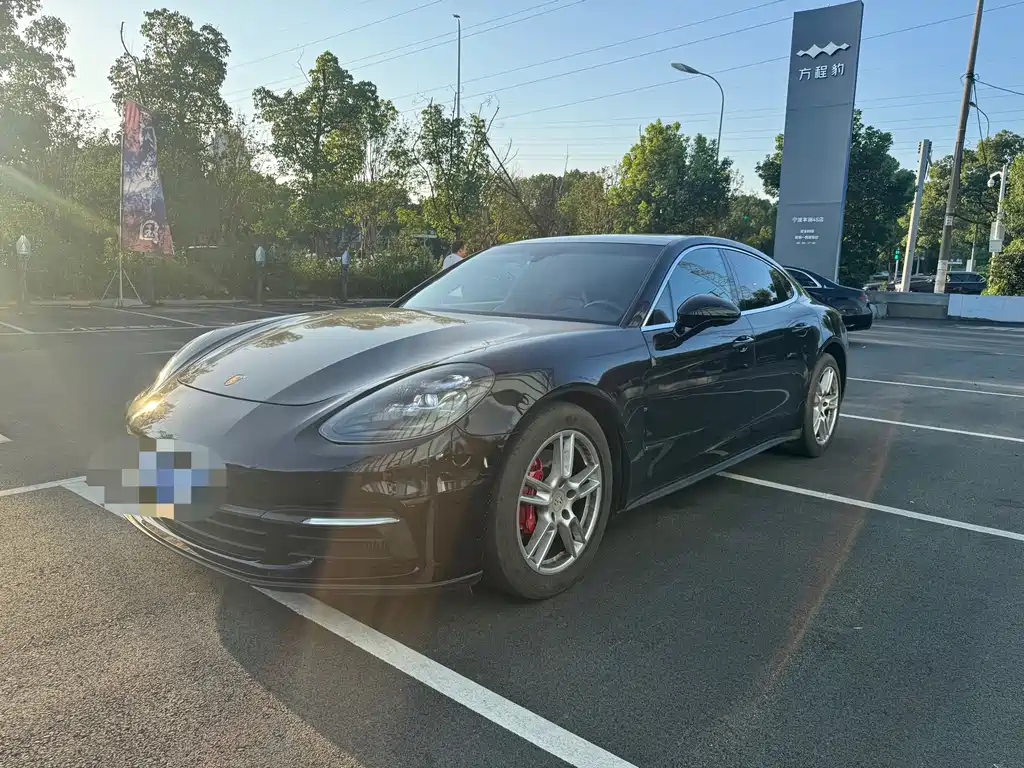 Porsche Panamera 2019 — фото 1