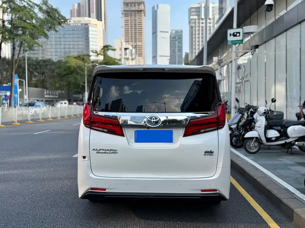 Toyota Alphard 2021 — фото 14