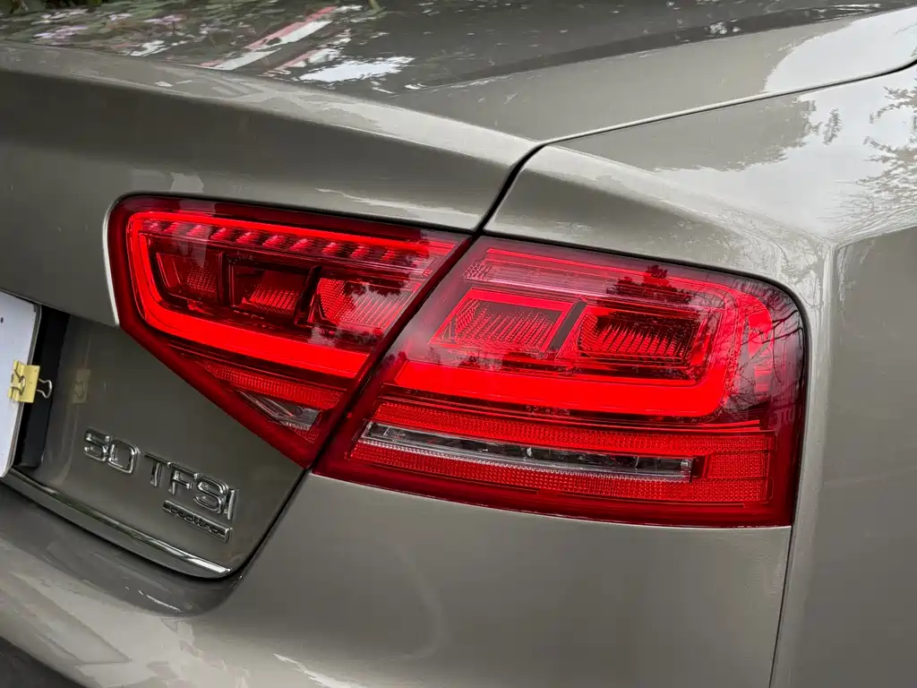 Audi A8 2013 — фото 22