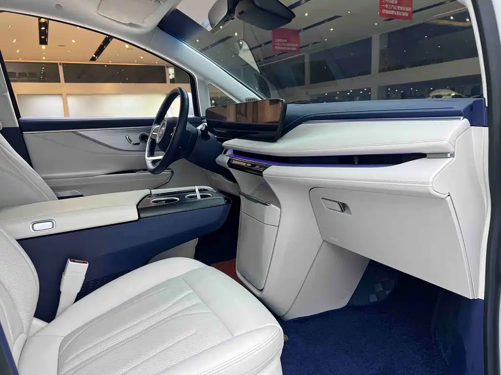 Buick GL8 New Energy 2025 — фото 13
