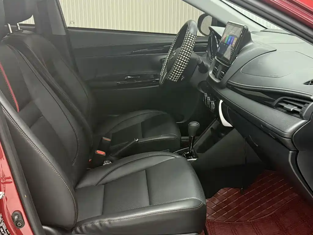 Toyota Yaris L 2023 — фото 9