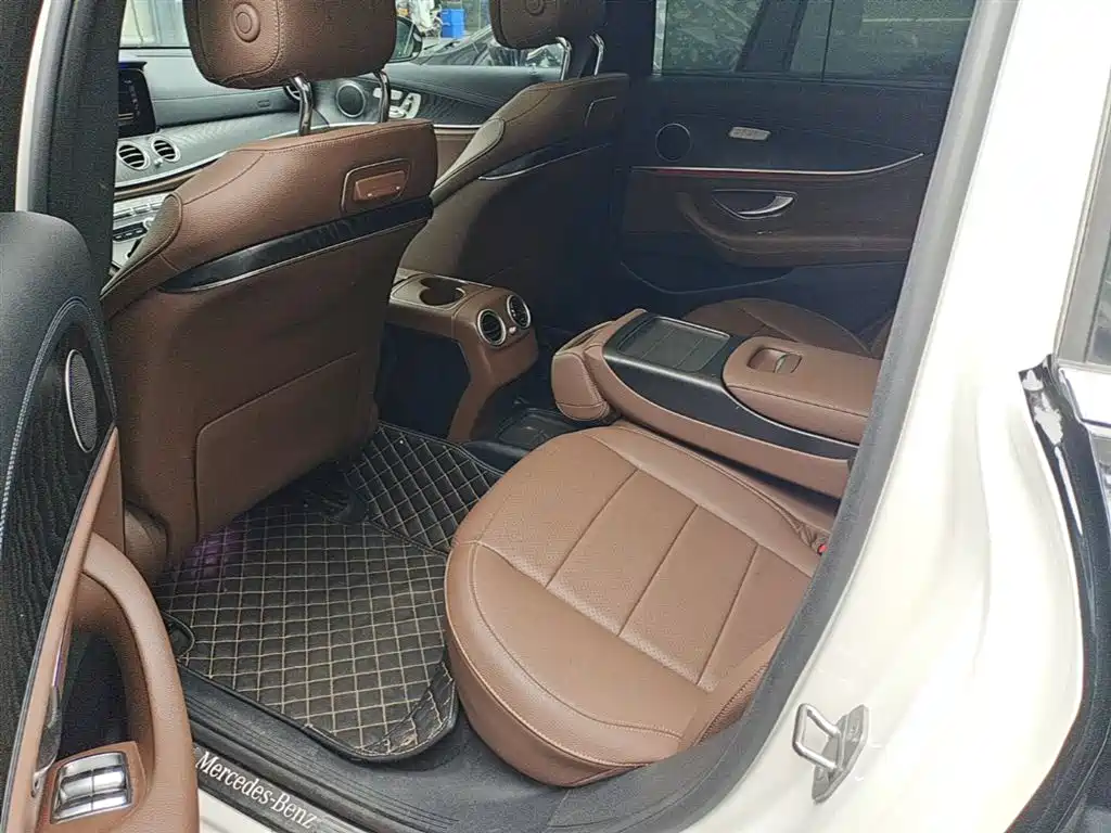 Mercedes-Benz E-Class 2018 — фото 17