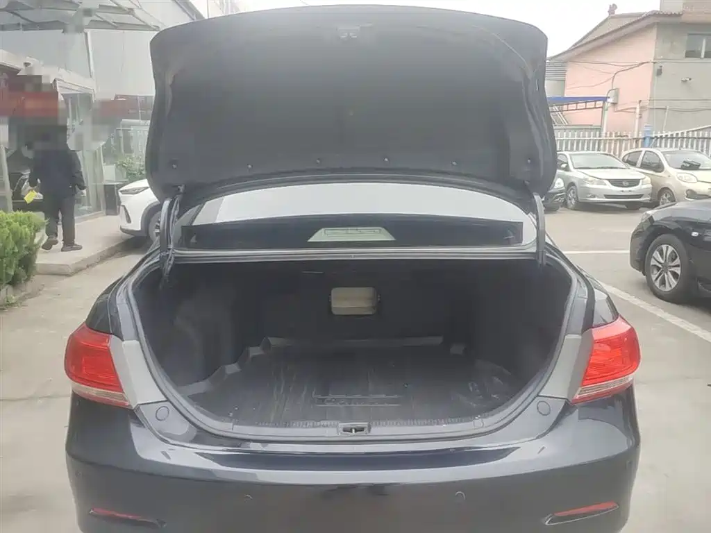 Toyota Camry 2015 — фото 19
