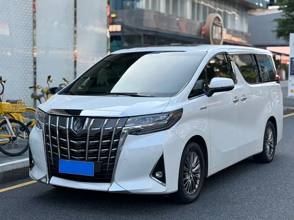 Toyota Alphard 2021 — фото 1