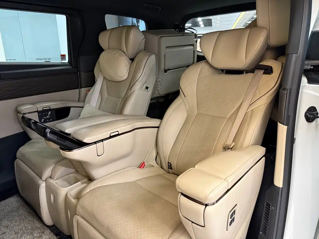 Toyota Alphard 2024 — фото 15