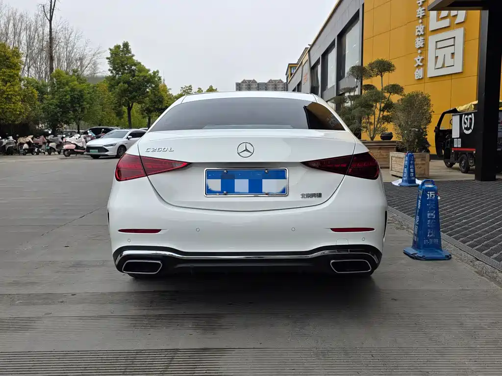 Mercedes-Benz C-Class 2023 — фото 3