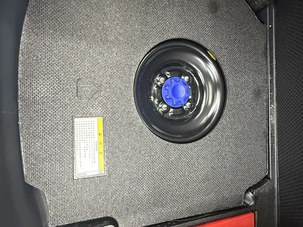 Toyota Yaris L 2023 — фото 20
