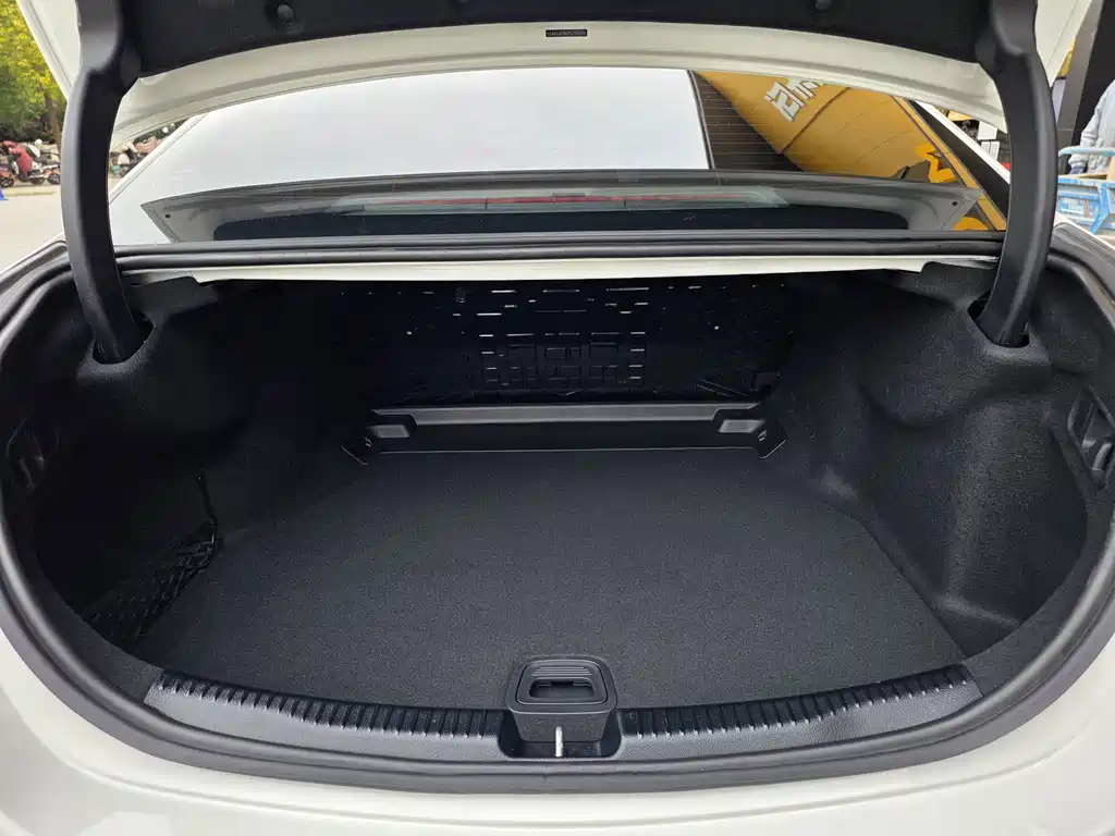 Mercedes-Benz C-Class 2023 — фото 16