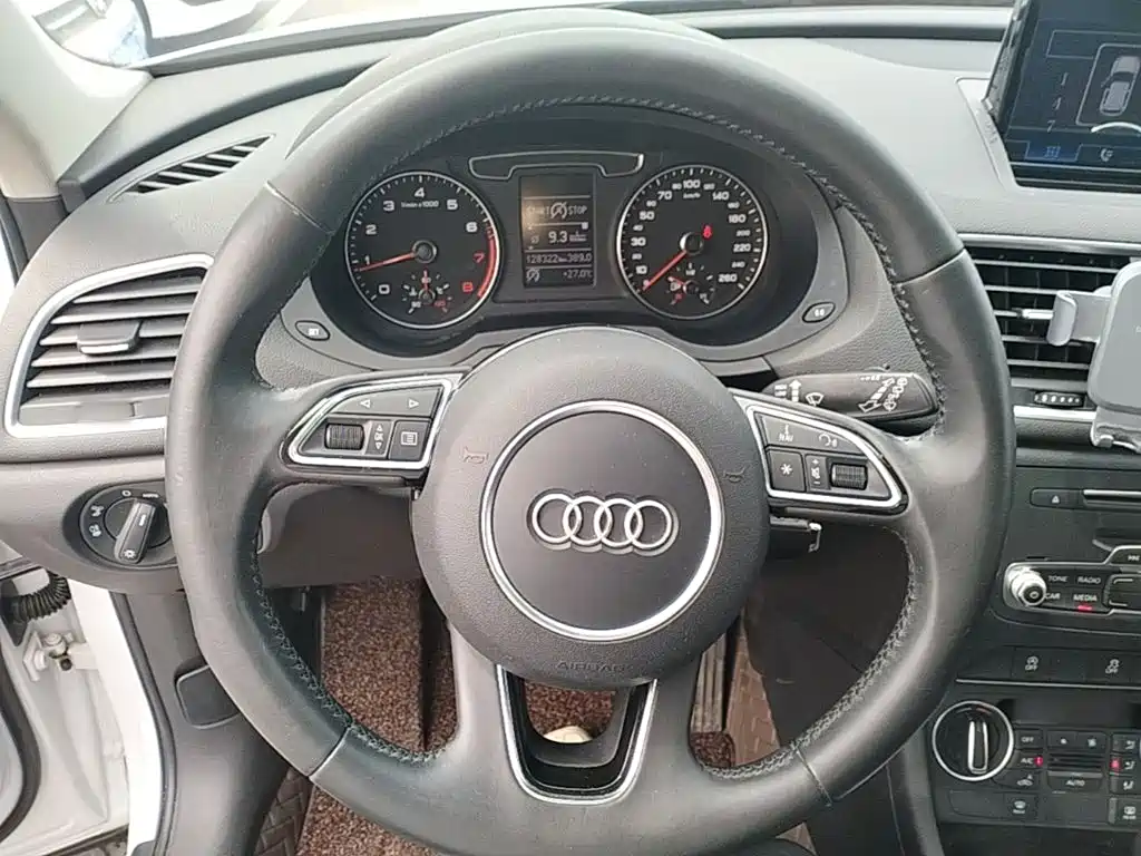 Audi Q3 2017 — фото 11