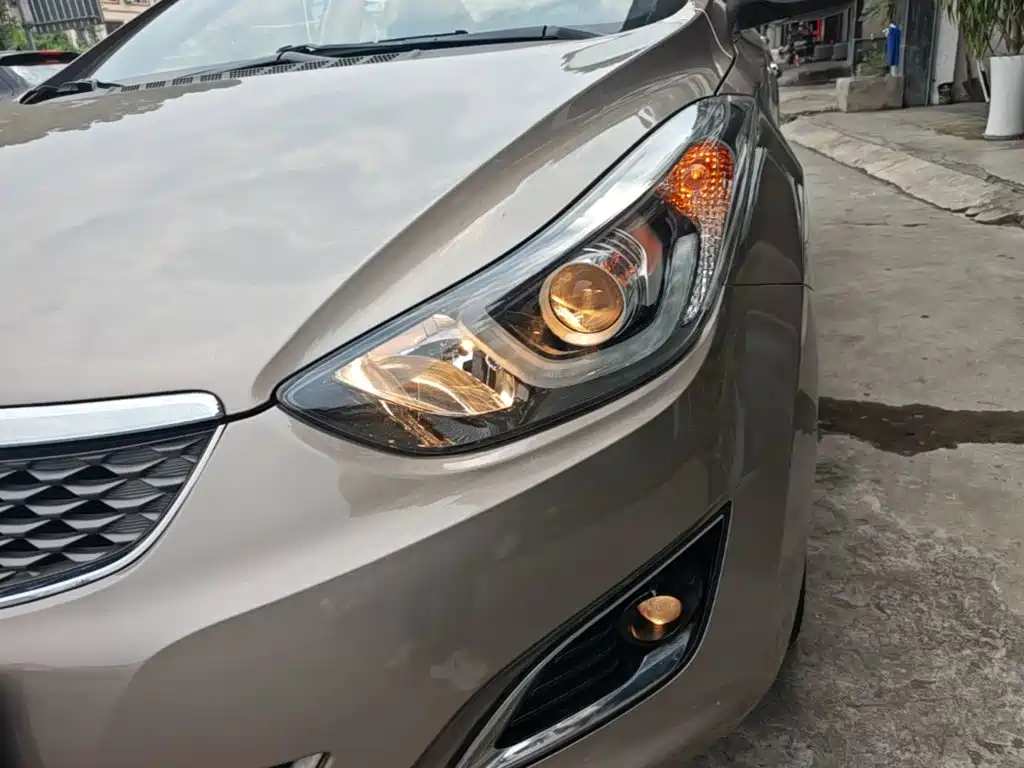 Hyundai Elantra 2016 — фото 24