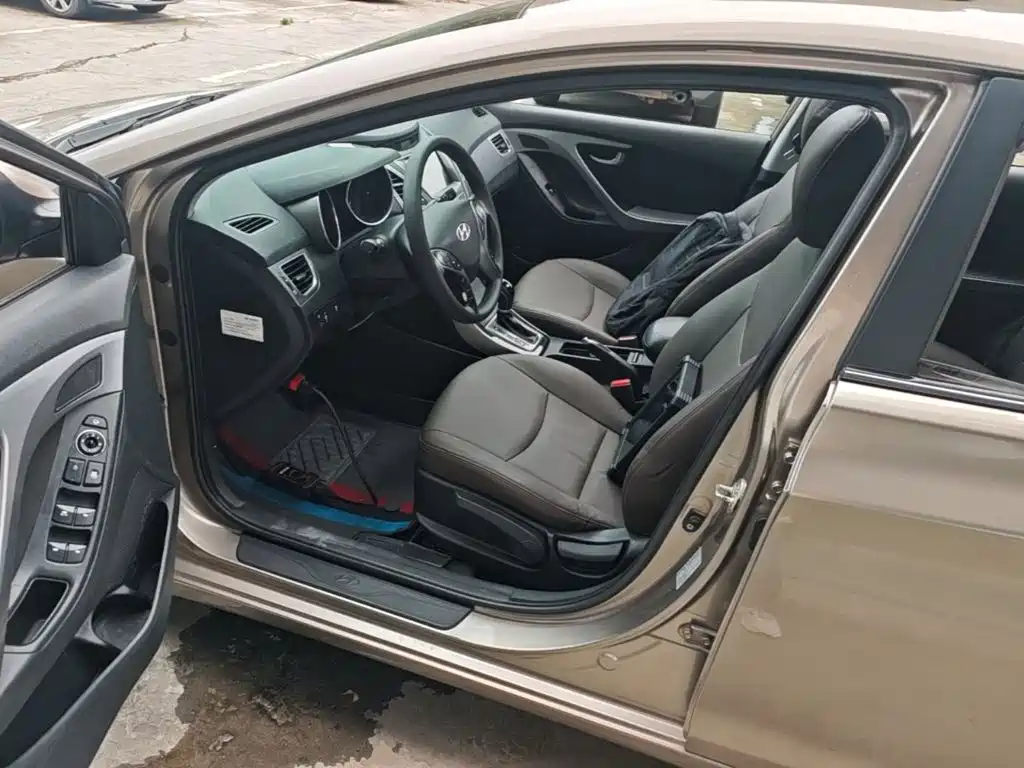 Hyundai Elantra 2016 — фото 15
