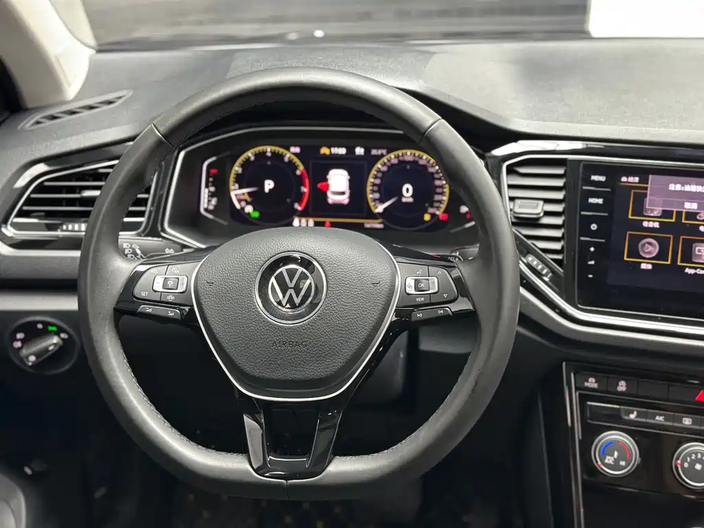 Volkswagen T-Roc 2023 — фото 13