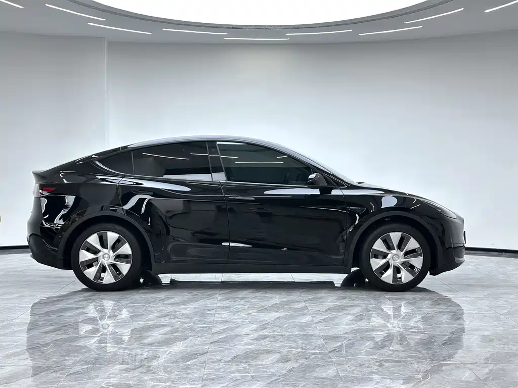 Tesla Model Y 2023 — фото 10