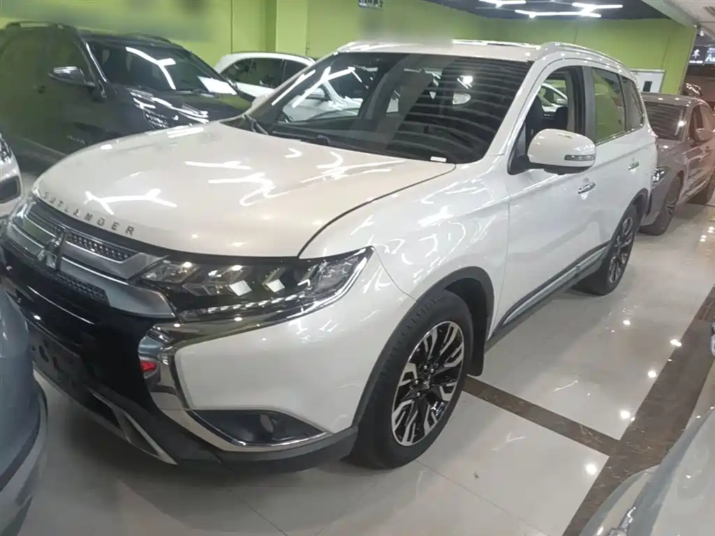 Mitsubishi Outlander 2019 — фото 1