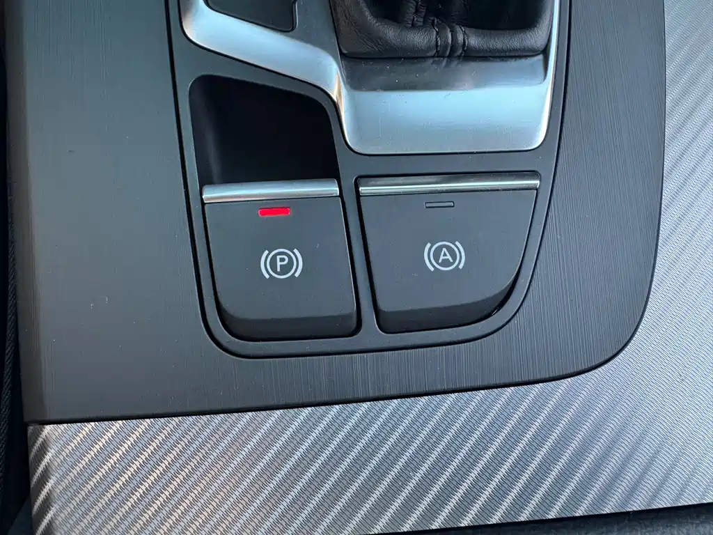 Audi Q5L 2019 — фото 35
