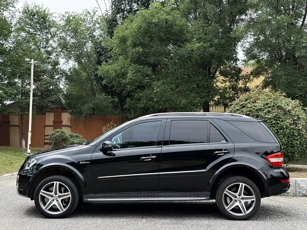 Mercedes-Benz M-Class AMG 2011 — фото 5