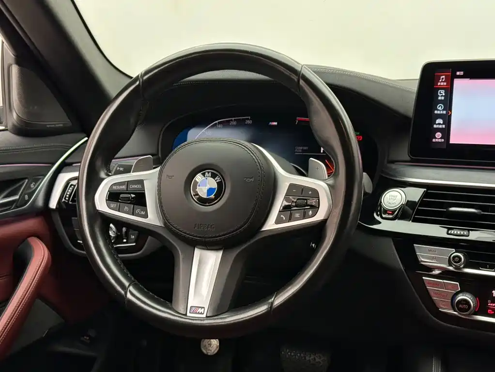 BMW 5 Series 2021 — фото 12