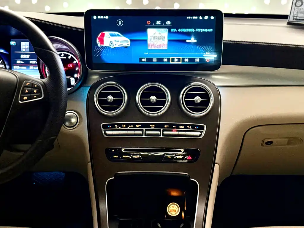 Mercedes-Benz GLC 2017 — фото 14