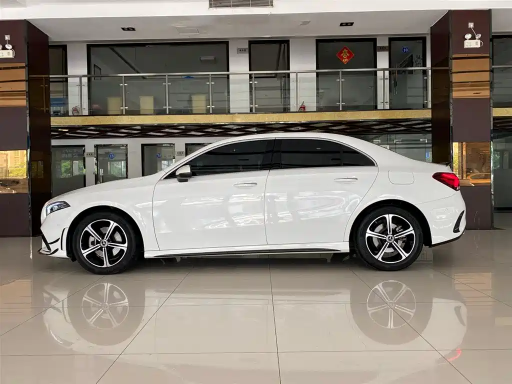 Mercedes-Benz A-Class 2023 — фото 4