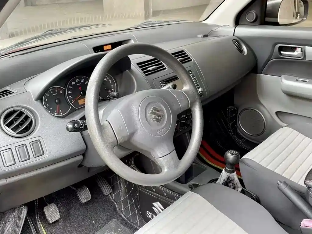 Suzuki Swift 2014 — фото 10