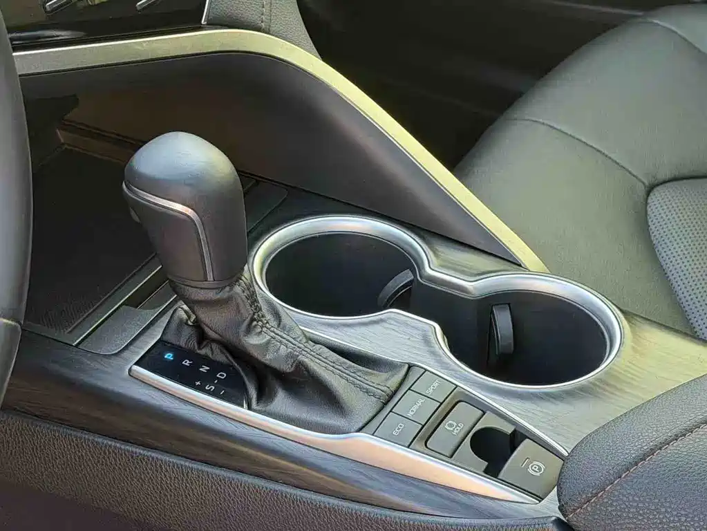 Toyota Camry 2023 — фото 9