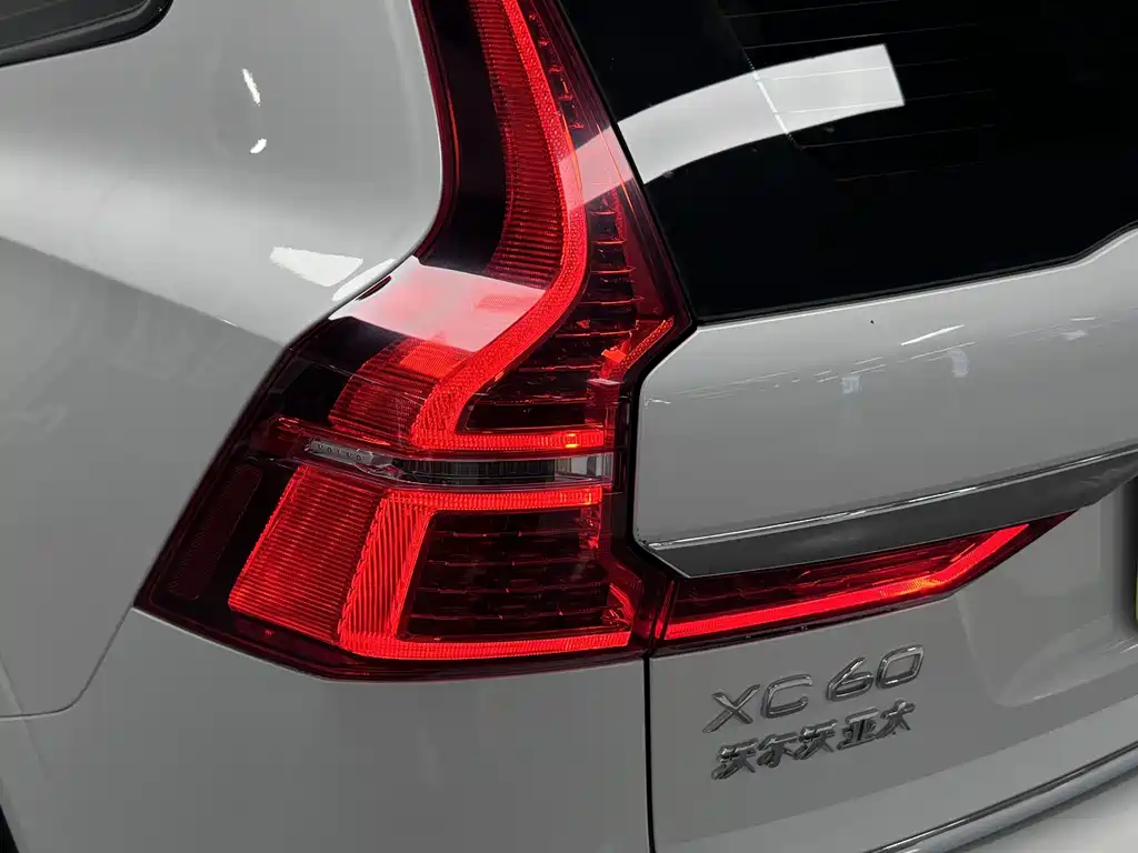 Volvo XC60 2024 — фото 12