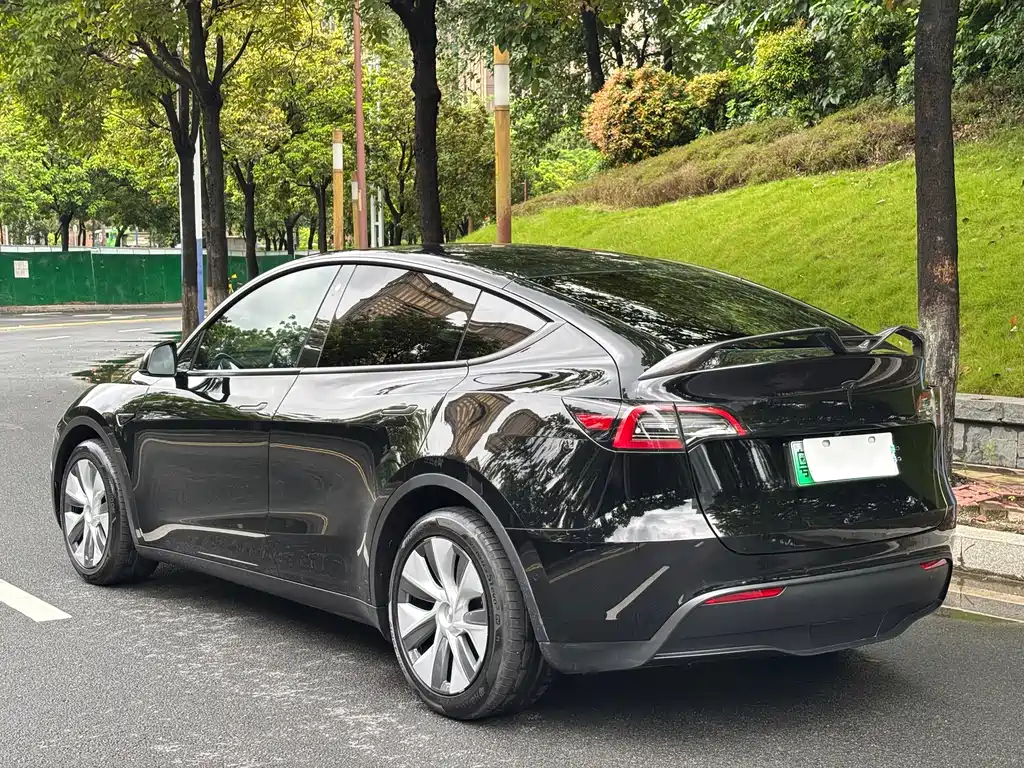 Tesla Model Y 2022 — фото 30