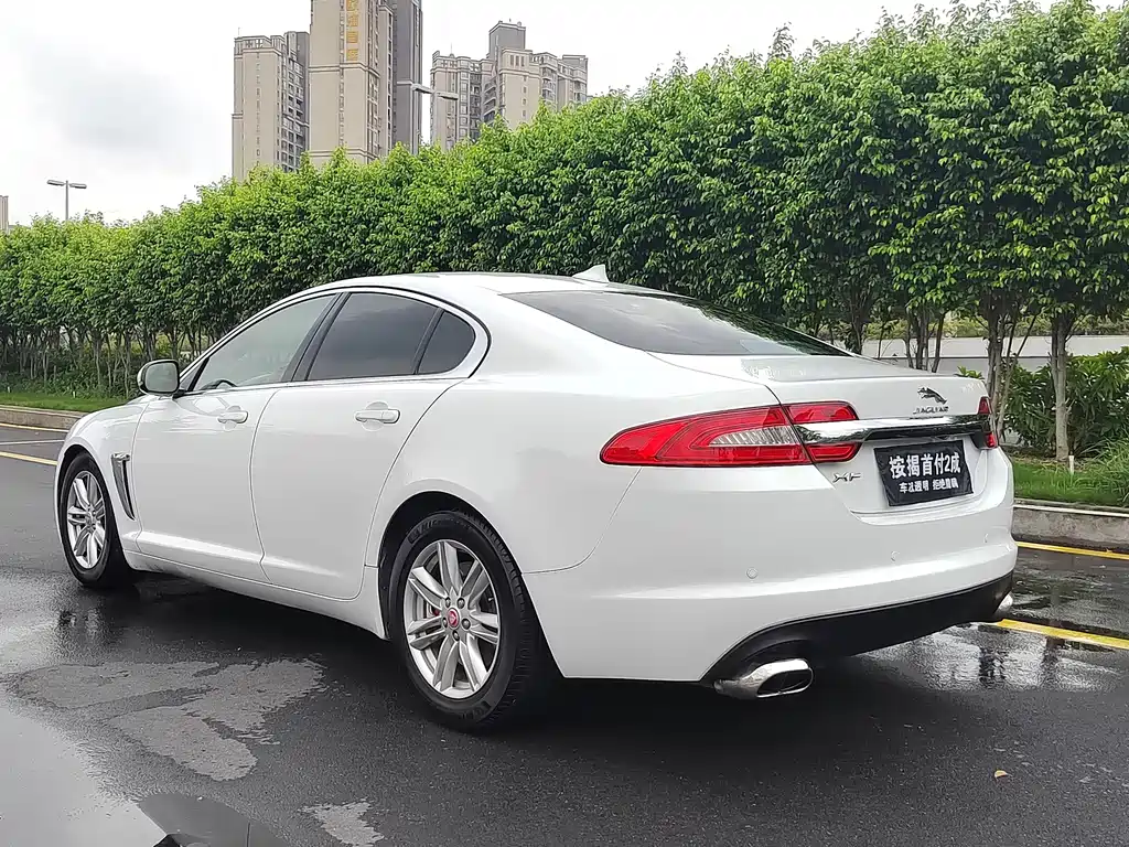 Jaguar XF 2015 — фото 5