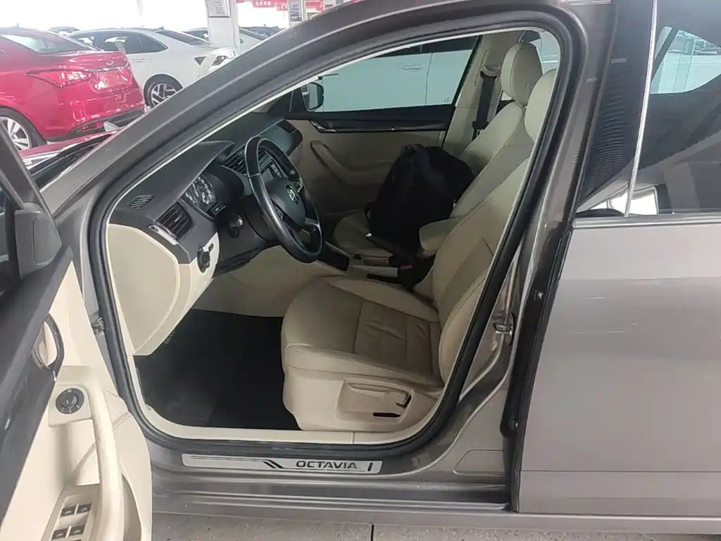 Skoda Octavia 2015 — фото 15