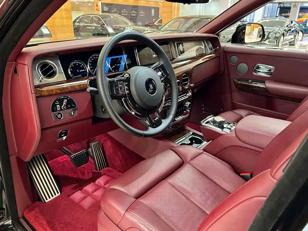 Rolls-Royce Phantom 2019 — фото 4