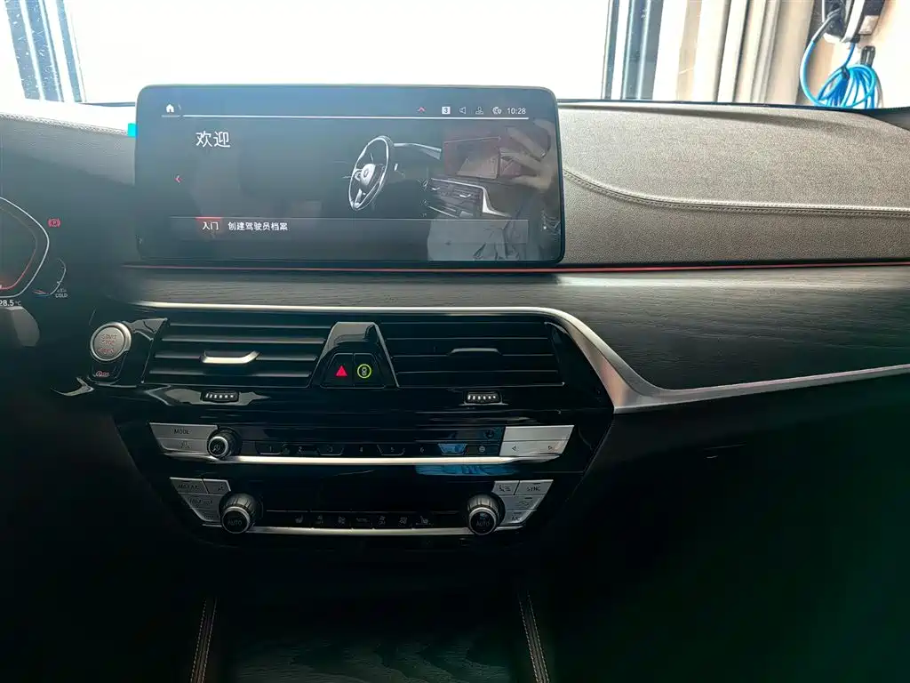 BMW 5 Series 2021 — фото 9