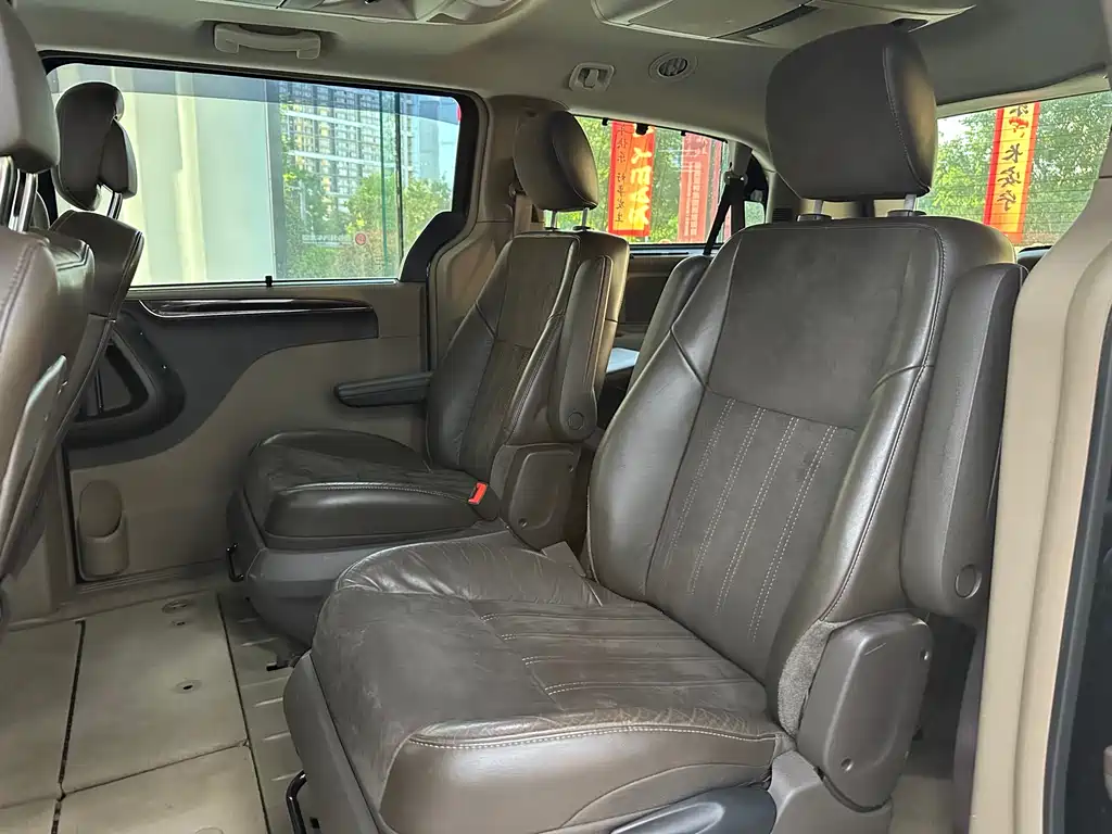 Chrysler Grand Voyager 2014 — фото 18