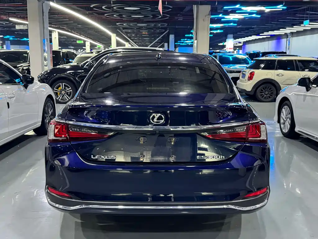 Lexus ES 2023 — фото 16