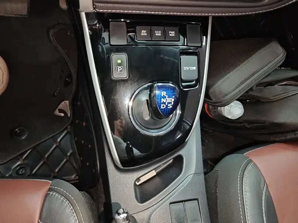 Toyota Corolla 2019 — фото 14