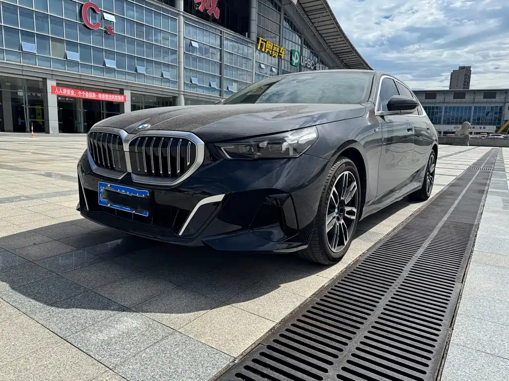 BMW 5 Series 2025