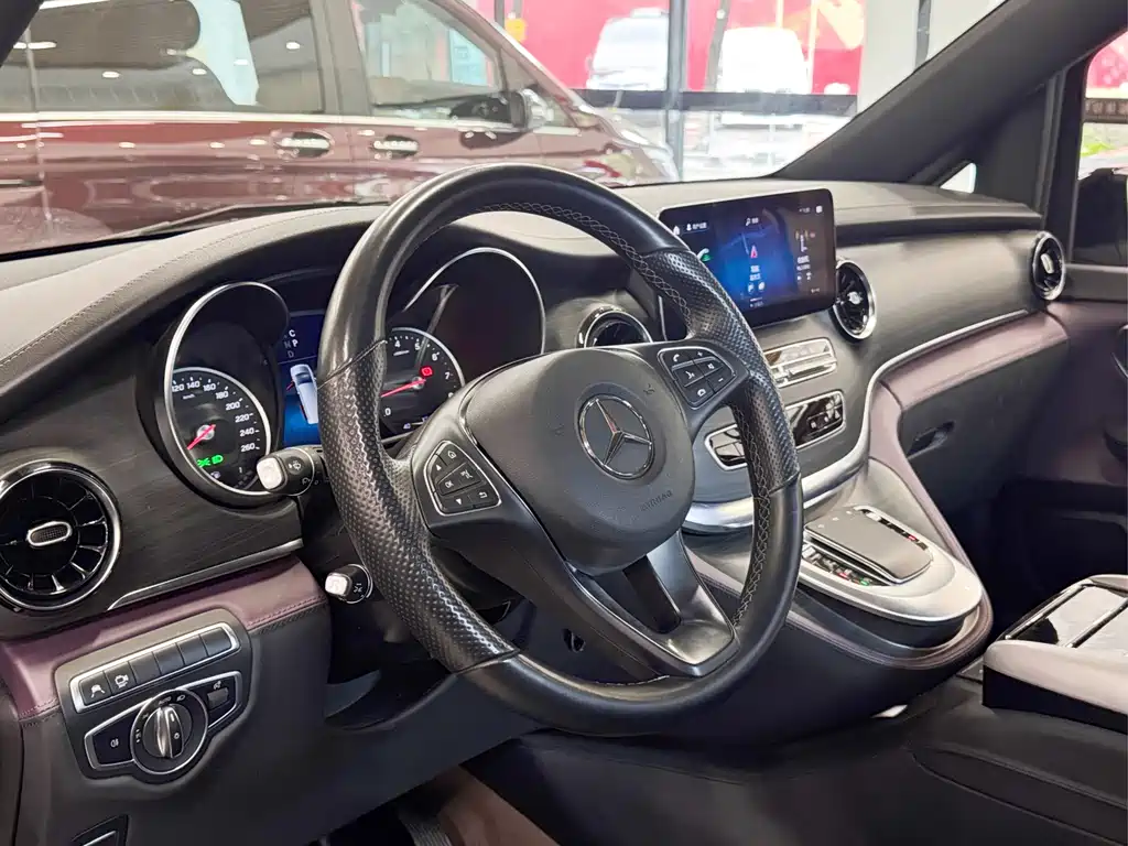 Mercedes-Benz V-Class 2022 — фото 10