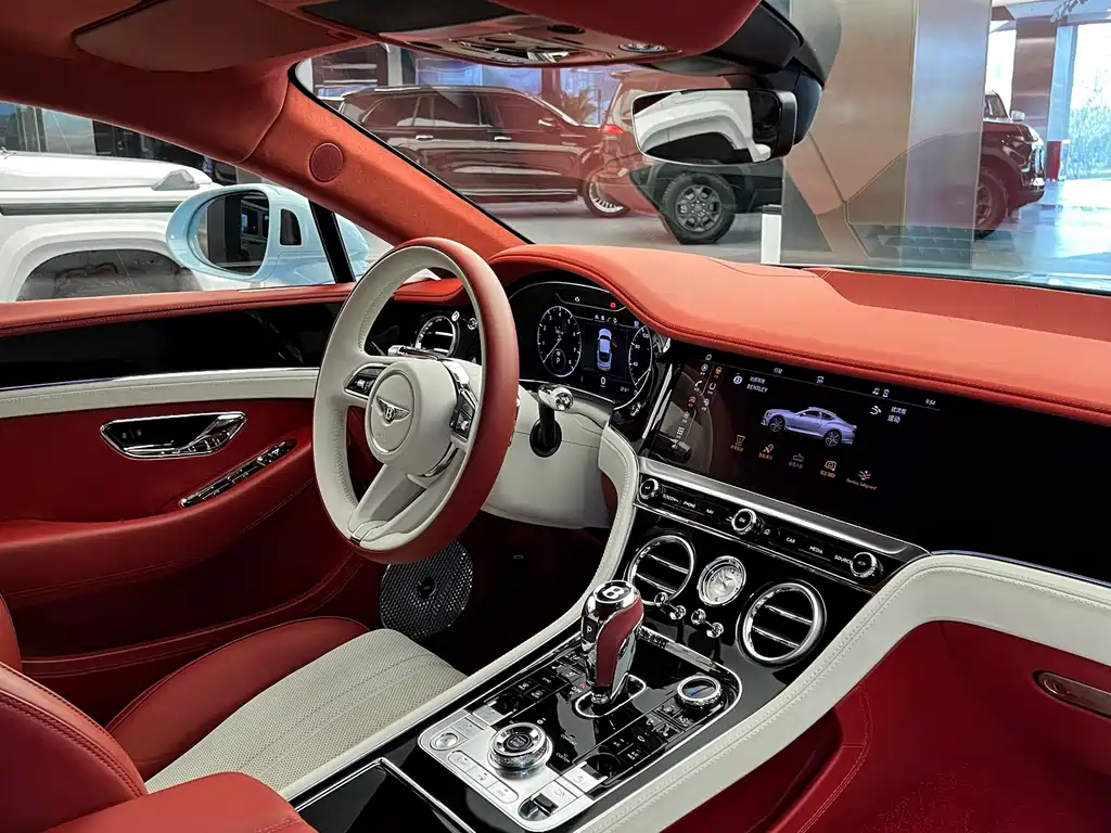 Bentley Continental 2024 — фото 14