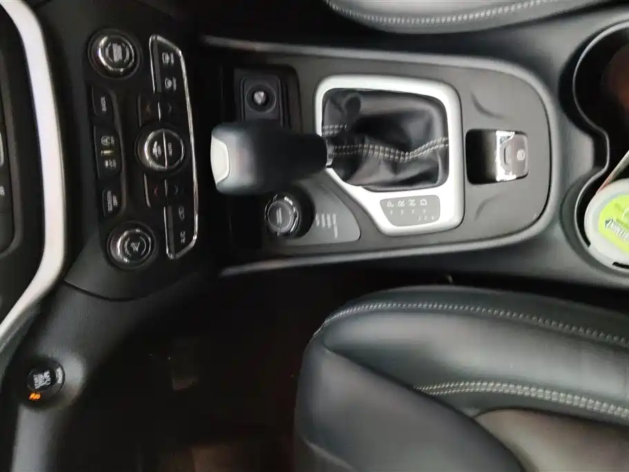 Jeep Cherokee 2016 — фото 16