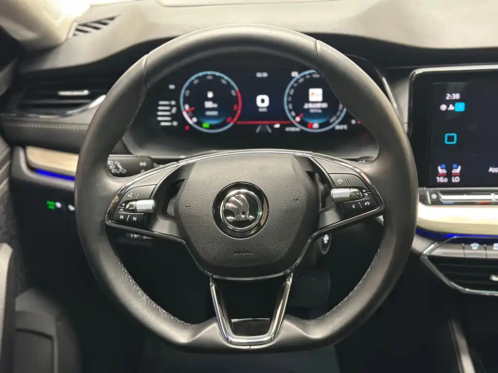 Skoda Octavia 2023 — фото 22