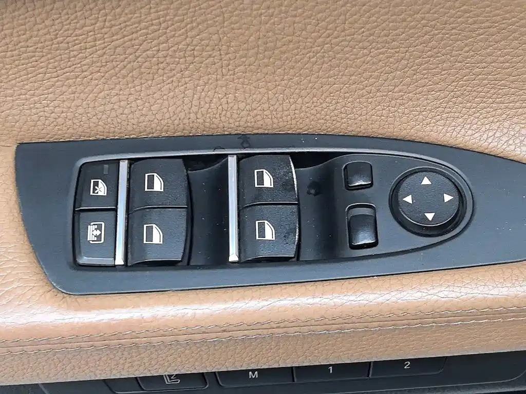 BMW 7 Series 2012 — фото 9