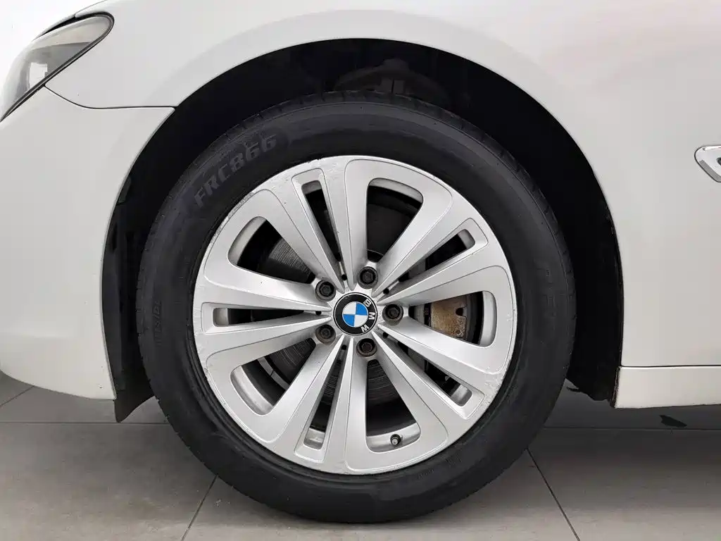 BMW 7 Series 2012 — фото 17