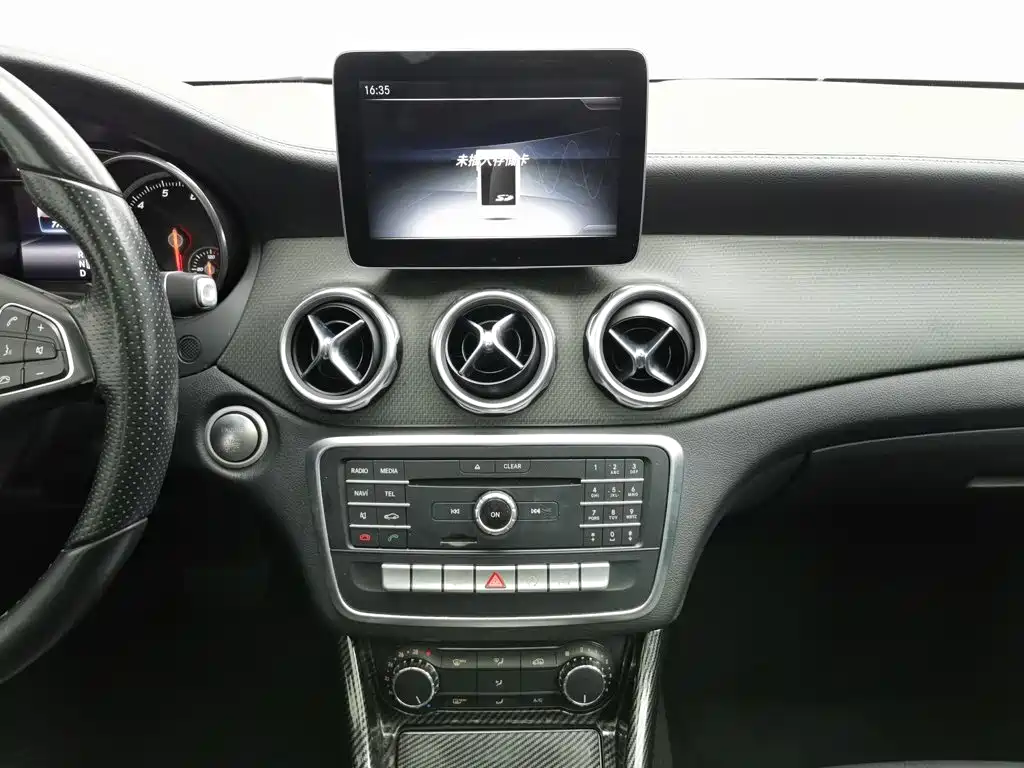 Mercedes-Benz GLA 2018 — фото 12