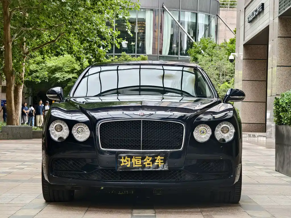 Bentley Flying Spur 2018 — фото 1