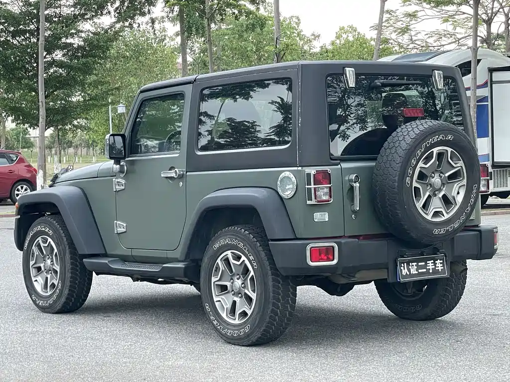 Jeep Wrangler 2013 — фото 9