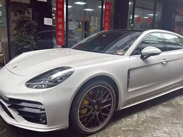 Porsche Panamera 2022