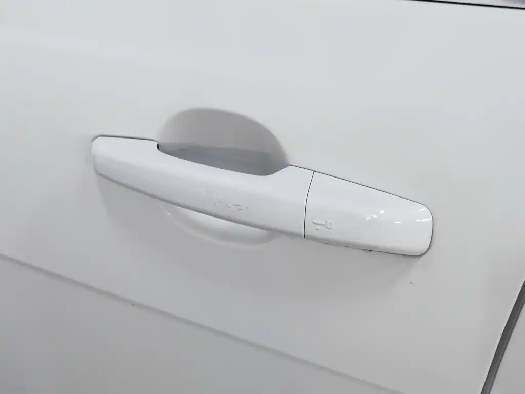 Jaguar XE 2016 — фото 18