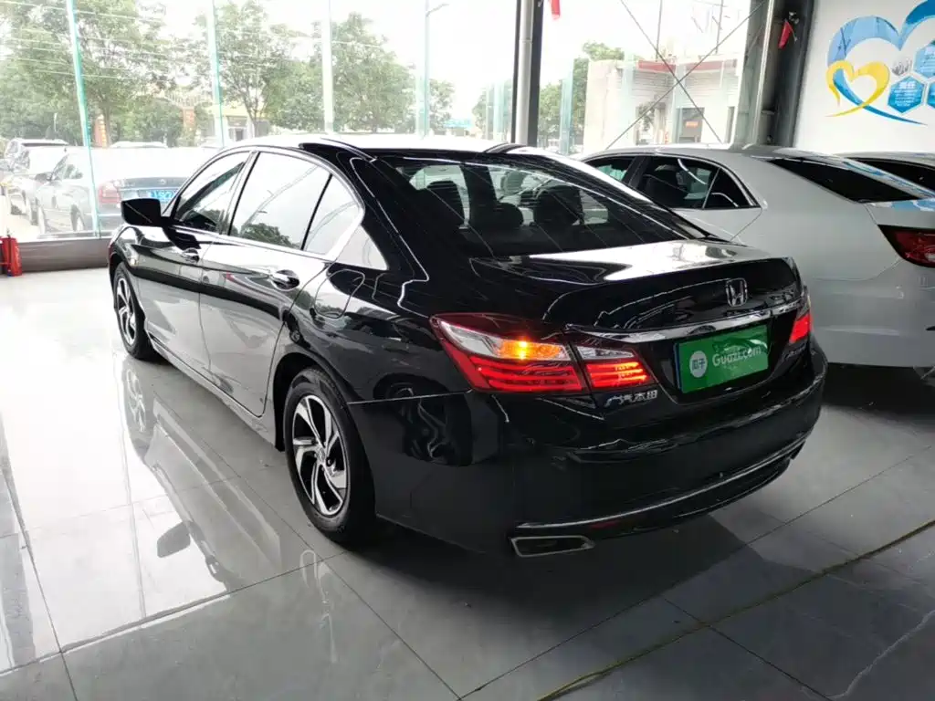 Honda Accord 2018 — фото 5