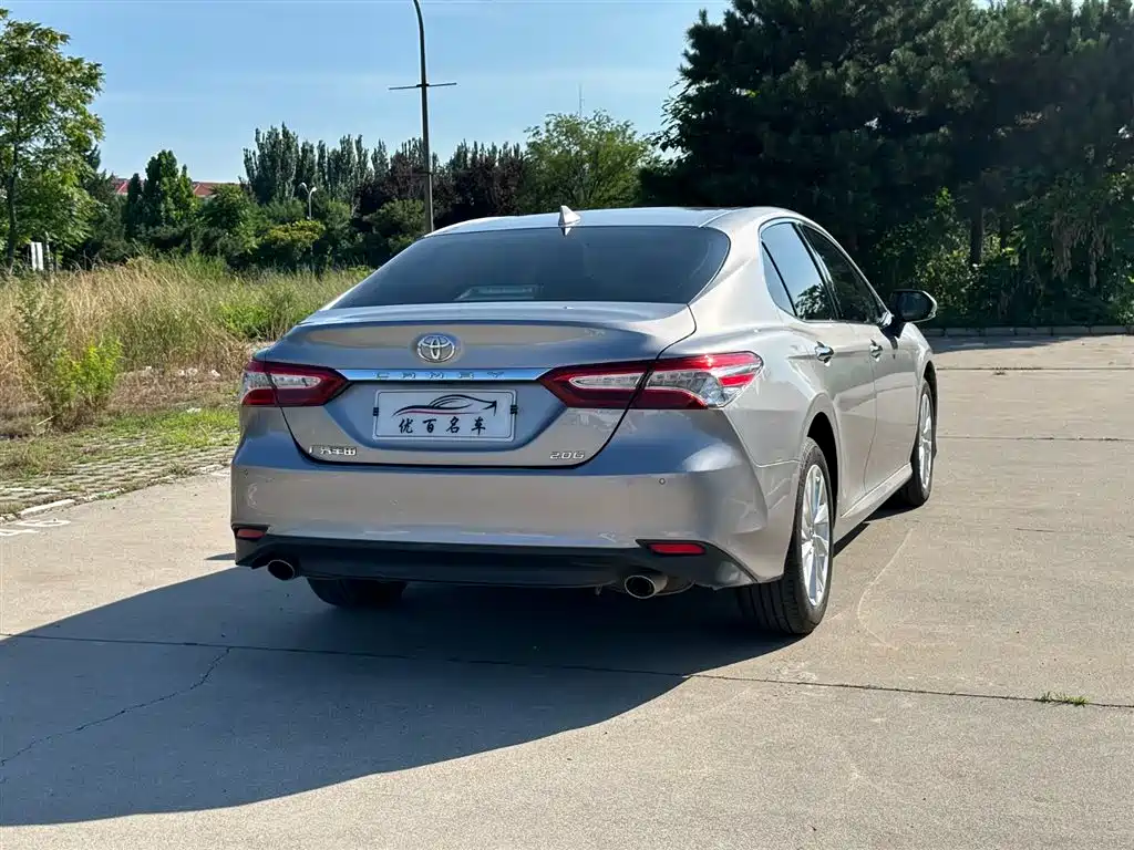 Toyota Camry 2023 — фото 6