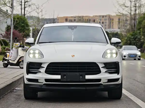 Porsche Macan 2021
