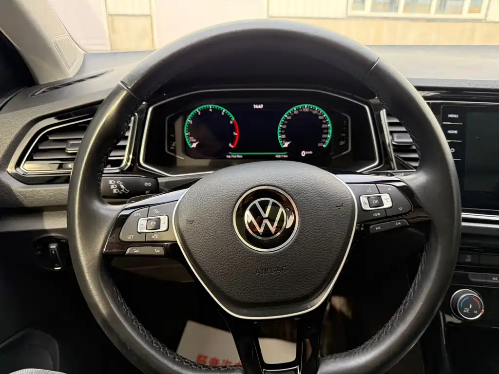 Volkswagen T-Roc 2022 — фото 13